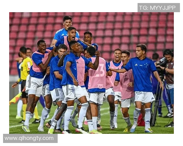 竞技队与克鲁塞罗的激烈对决展现足球魅力与团队精神 竞技队与克鲁塞罗的激烈对决展现足球魅力与团队精神