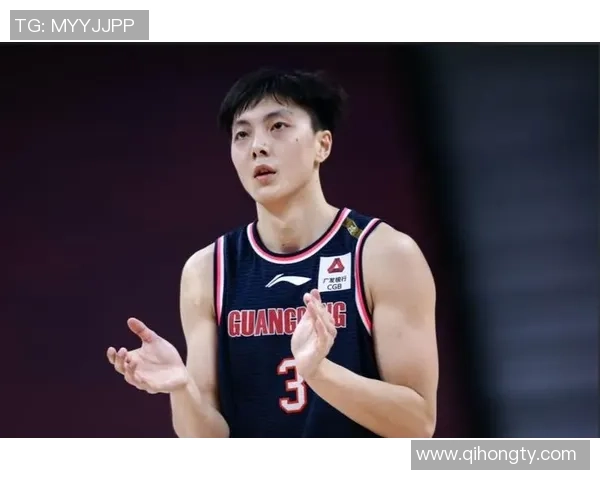 胡明轩：从青涩少年到篮球明星的成长之路与奋斗历程