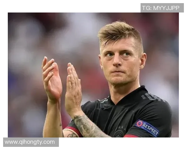 克罗斯：从足球场上的中场大师到全球球迷心中的传奇偶像