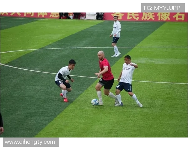 克桑西与阿里斯的精彩对决揭示了足球战术的深度与魅力